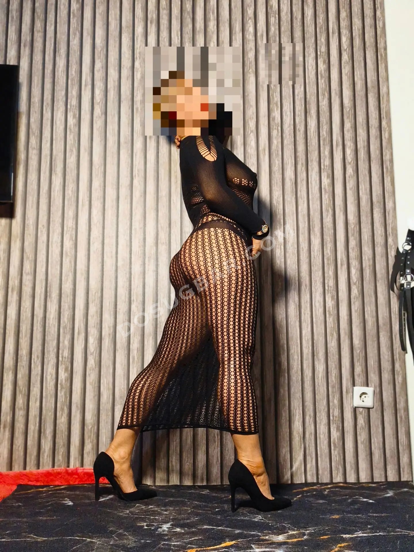 Nika, 40