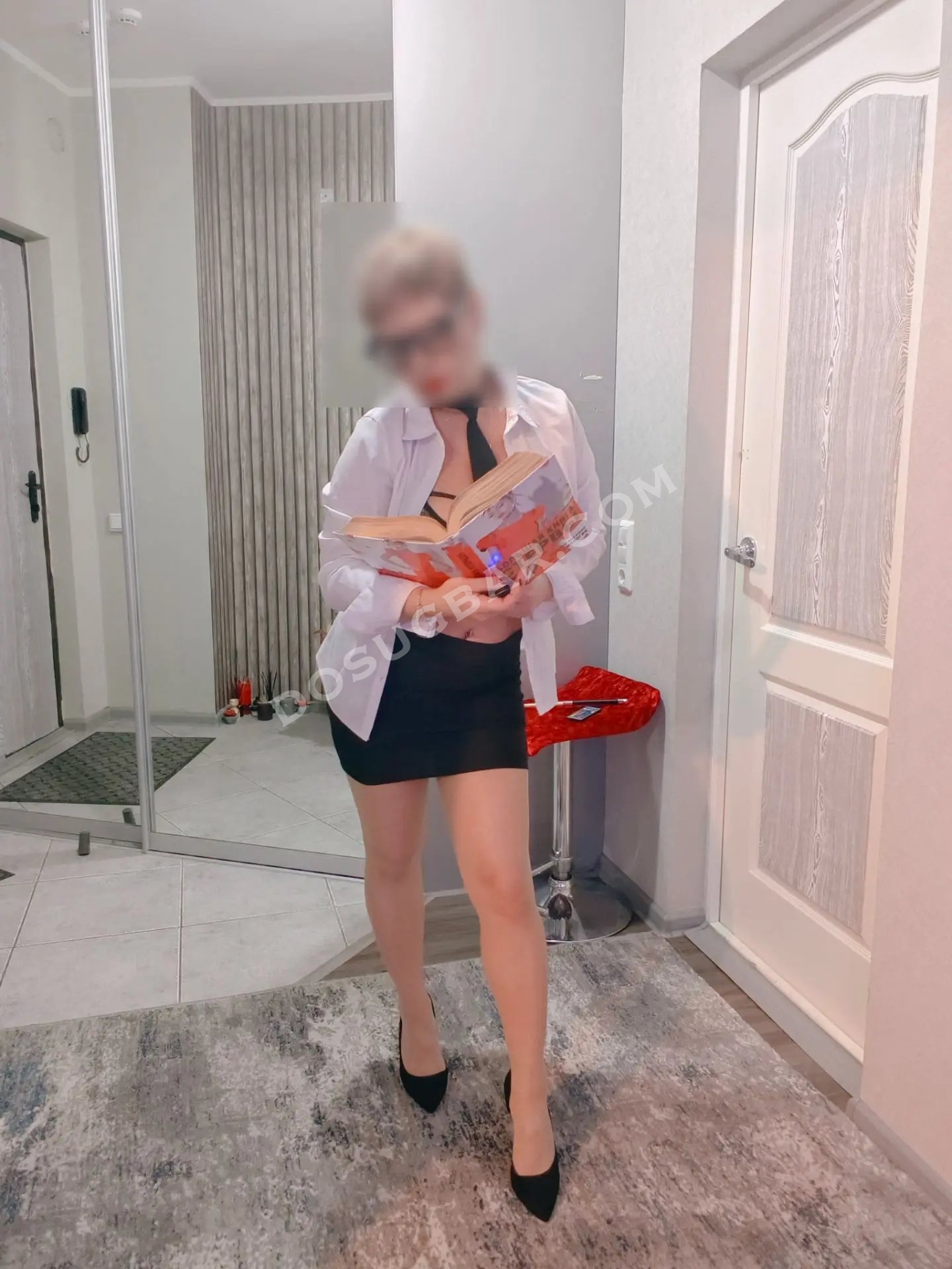 Nika, 40